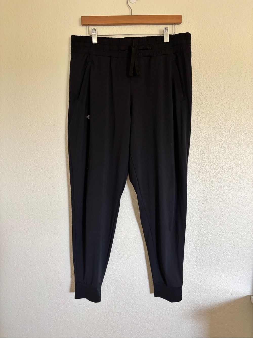 UNDER ARMOUR Women's Black Jogger Pants Size Large